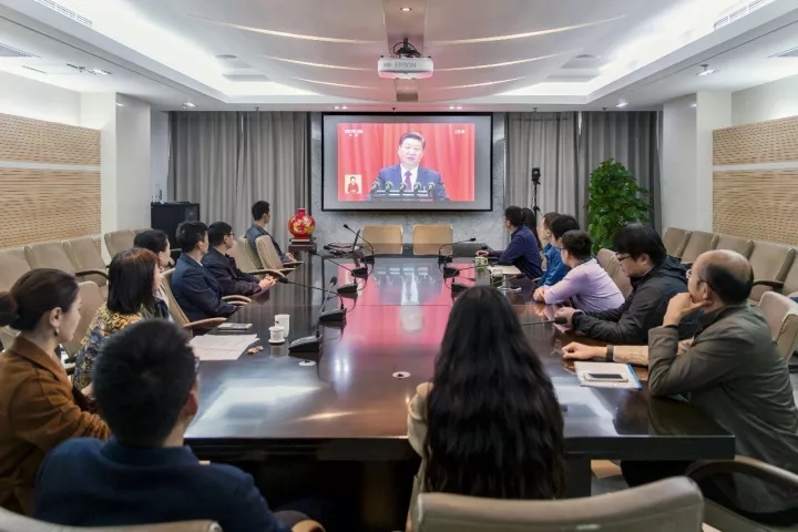 集團干部員工喜迎十九大：令人鼓舞，催人奮進